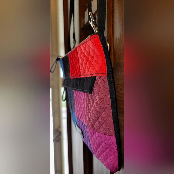 Vera Bradley RFID Blocking Winter Patchwork Pattern Crossbody Bag - Picture 4 of 15